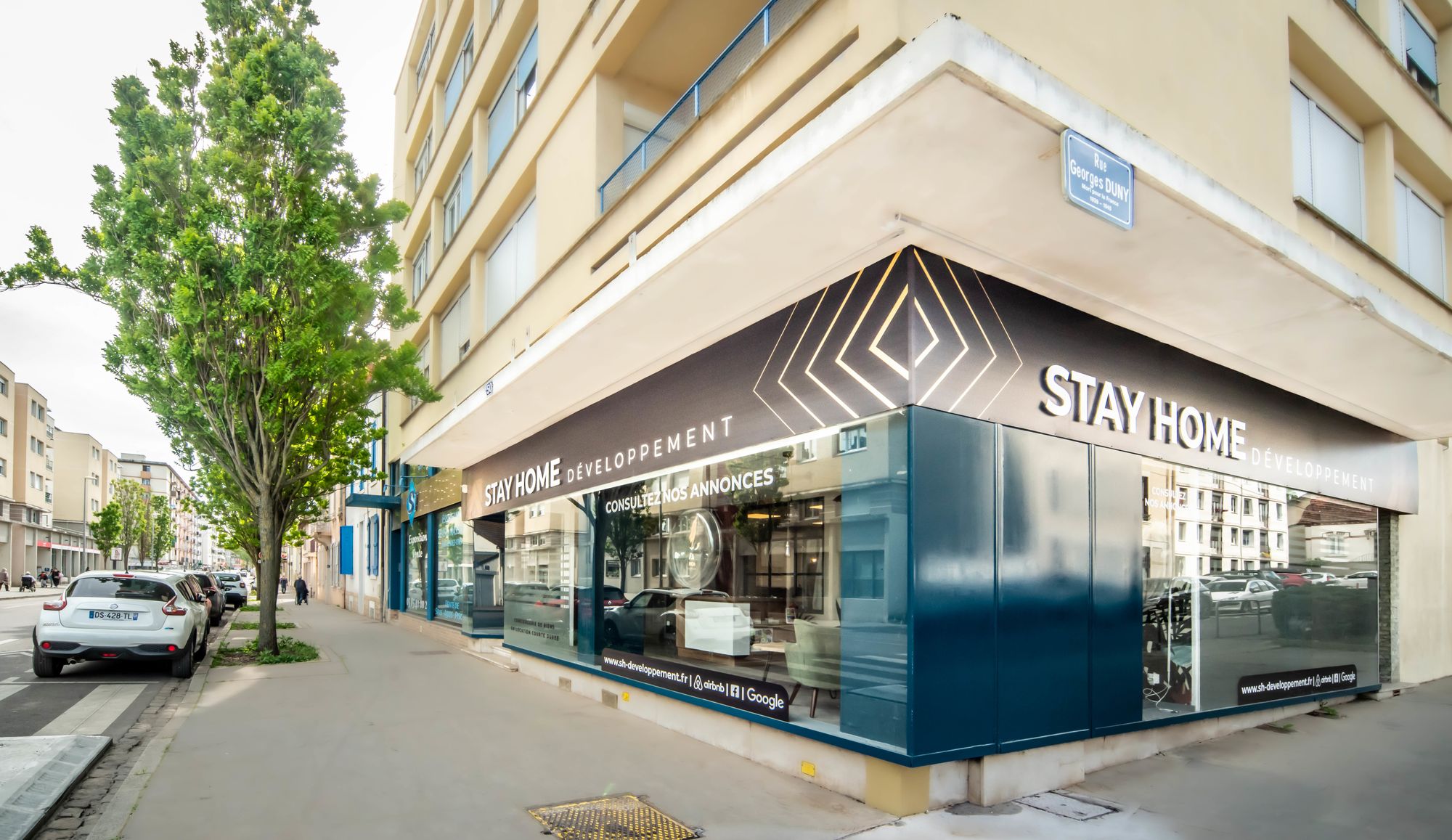 L'agence SH Développement à l'angle d'une rue de Chalon-sur-Saône — vitrine de la conciergerie