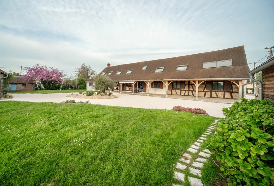 Grande maison familiale avec piscine en Saône-et-Loire, à Saint-Germain-du-Plain